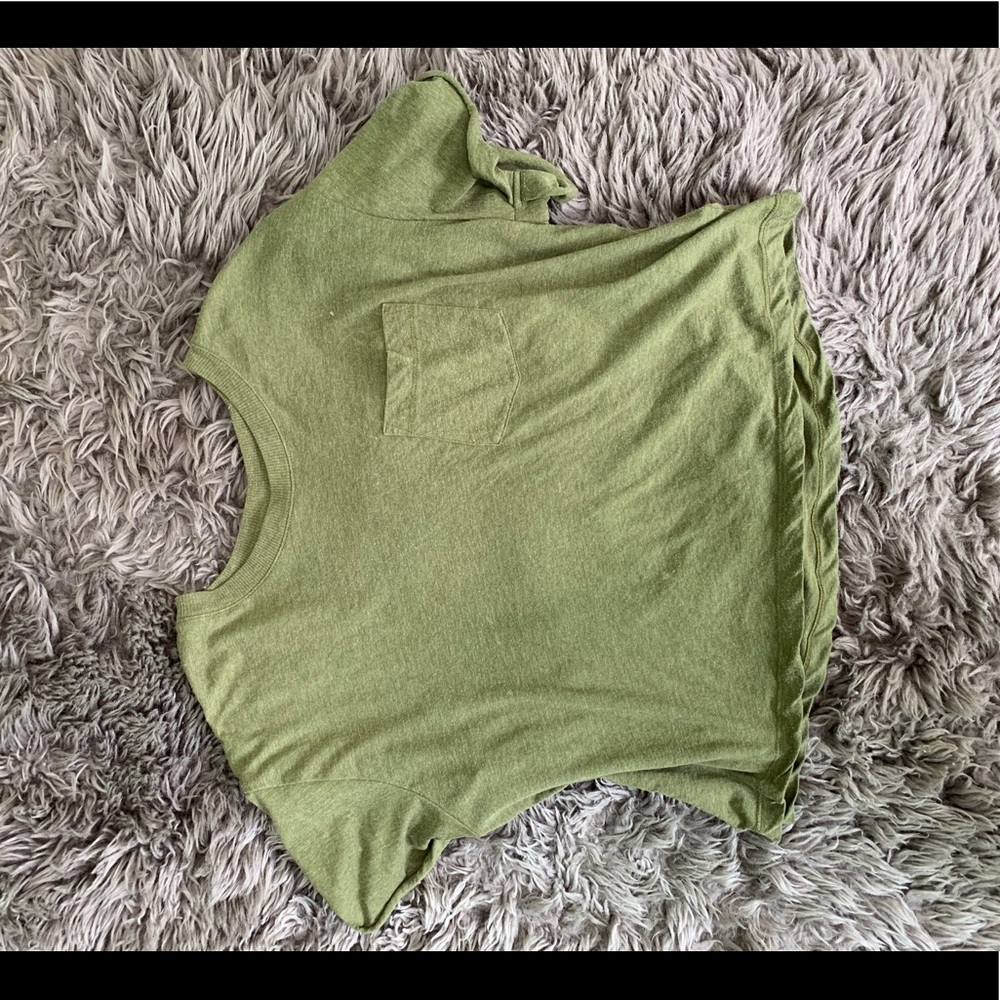 Divided basic cropped pocket tee